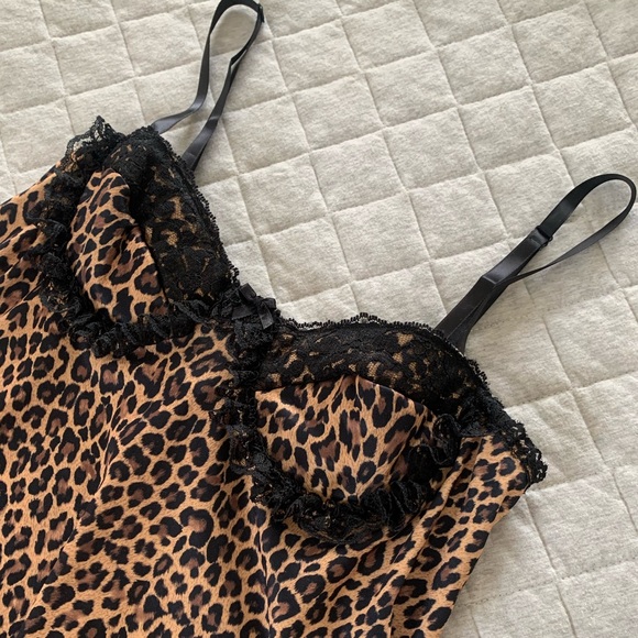 Victoria's Secret Leopard Print Chemise with Black Lace Trim - Picture 4 of 9